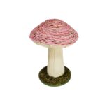 Cogumelo decorativo com chapéu trançado em sisal rosa.