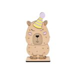 DISPLAY DE CAPIVARA FOFA COM CHAPEU DE FESTA DISPONÍVEL APRA LOCAÇÃO PARA FESTA NO TEMA CAPIVARA